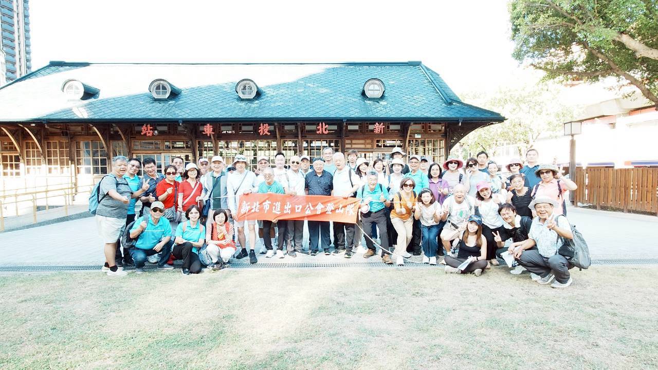 114.10.18登山隊前往北投健行，於水美溫泉飯店舉行新舊任會長交接