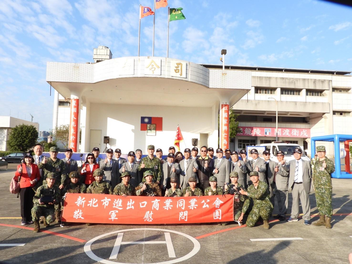115.1.15本會張秋海理事長率領理監事同仁前往陸軍關渡指揮部，致贈春節加菜金